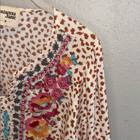 Savanna Jane Boho Babydoll Cheetah Top Blouse Floral Embroidery Women’s Medium - Picture 6 of 10